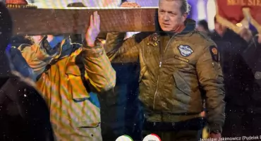 Jakimowicz z krzyżem na „Męskim Różańcu”. Akt pokuty za propagandę PiS? 