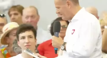 Donald Tusk otrzymał książkę „Więzień CBA”. Piński i Szwejgiert dziękują darczyńcy