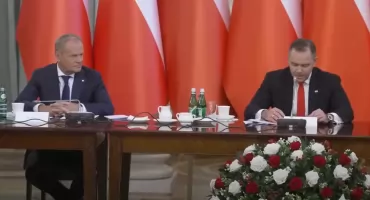 Nawrocki podpisuje ustawę dla Ukraińców „ostatni raz” – Tusk w pułapce własnej polityki