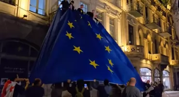 Premier Gruzji oskarża demonstrantów o próbę zamachu stanu i atakuje Unię Europejską
