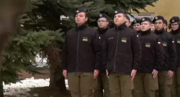 „Edukacja z wojskiem” – żołnierze wracają do szkół. Jak zgłosić placówkę?