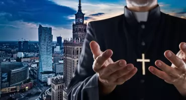 Ksiądz otworzył kawiarnię w byłym burdelu. Cyrk Motyli powstaje w Warszawie