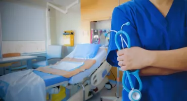 Ruszył sezon infekcji w Polsce. Lekarz ostrzega, jak rozpoznać grypę, RSV i COVID-19
