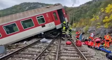 Dramat na Słowacji. Pociągi pasażerskie zderzyły się czołowo [ZDJĘCIA, WIDEO]