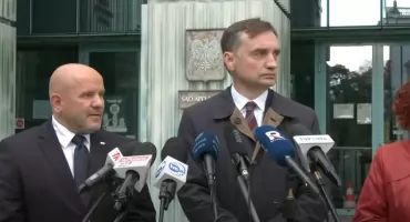 PiS podsumowuje dwa lata rządu Koalicji 15 października. Kłamstwa o chaosie i rolnictwie