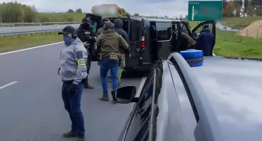 CBŚP rozbiło gang narkotykowy w Olsztynie. Wśród zatrzymanych żołnierz z bronią