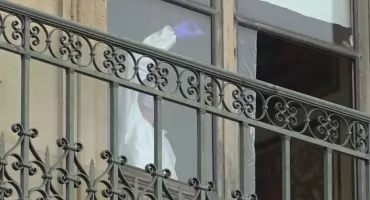 Zatrzymani po kradzieży biżuterii z Luwru. Prokurator Paryża krytykuje komunikat policji