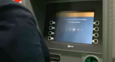 Z kont klientów banku znikają pieniądze. Policja potwierdza masowe nieuprawnione wypłaty