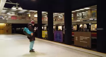 Wypadek w warszawskim metrze na stacji Centrum. Ruch pociągów wstrzymany