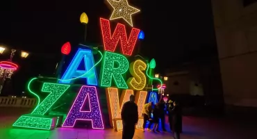 Iluminacje świąteczne w Warszawie 2025. Znamy datę, kiedy rozświetlą Trakt Królewski