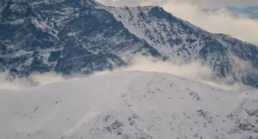 Tatry: Trudne warunki na szlakach. Zamarzające jeziora, śliskie szlaki i zamknięte schroniska
