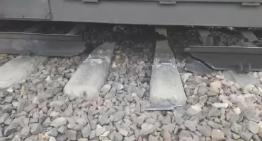 Uszkodzone tory pod Życzynem. Służby badają, czy ubytek w torach to sabotaż 