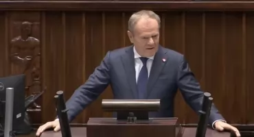 Premier Tuk ujawnia nowe ustalenia w sprawie dywersji na kolei. Pełna relacja z obrad Sejmu