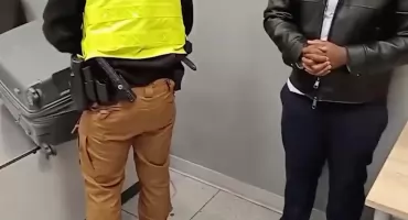 Przemyt narkotyków na Lotnisku Chopina. KAS przechwyciła 24 kg marihuany w walizce pasażera [WIDEO]