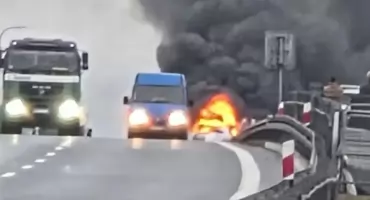 Wypadek na S19 pod Rzeszowem. Droga zablokowana, auto w ogniu