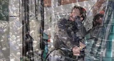 Sejm uchwalił obniżkę akcyzy na paliwa. Ceny mogą spaść, ale to nie koniec problemu 