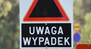 Trzy osoby ranne po zderzeniu. DK79 całkowicie zablokowana