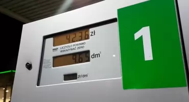 Benzyna i diesel tanieją. Aktualne ceny maksymalne paliw na weekend
