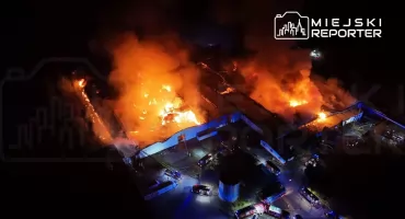 Ogromny pożar pod Warszawą. Spłonęły hale zakładu w Bramkach