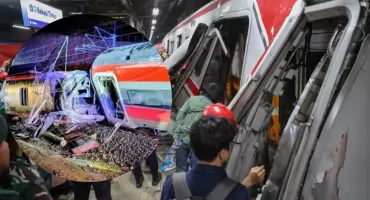 Tragiczny wypadek w Indonezji. Pociąg uderzył w wagon dla kobiet