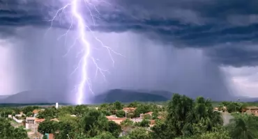 Prognoza pogody Polska: burze, deszcz i spadek temperatury – gdzie będzie najgorzej?