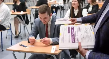 Ostatni dzień matur 2025. Języki mniejszości i egzaminy dwujęzyczne – wyniki i szablon
