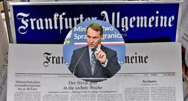 Sikorski przestrzega Niemców przed grą o Ukrainę ponad głowami Polaków 