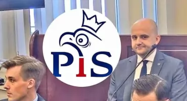 Ruszył proces Dariusza Mateckiego. Hejter z PiS oskarżony o wyprowadzenie 16,5 mln zł i pranie pieniędzy