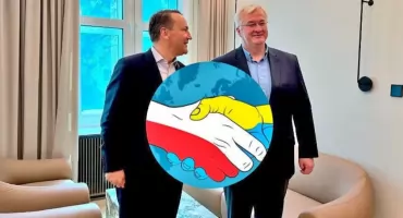 Sikorski po rozmowie z Sybihą. Ukraina proponuje Polsce pakiet po sporze o UPA